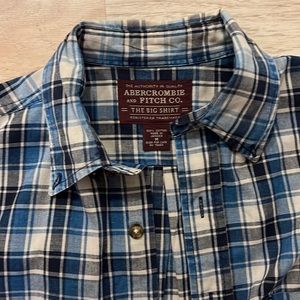 Abercrombie and Fitch men’s bottom down size M